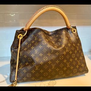 Luis Vuitton Artsy MM